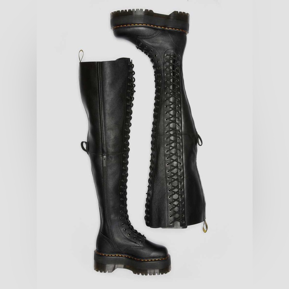 Azreya Boots Dr. Martens BRAND NEW